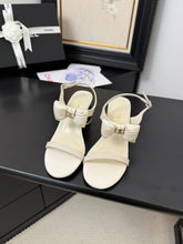 MID HEEL SANDALS IN WHITE CALFSKIN WITH BOW